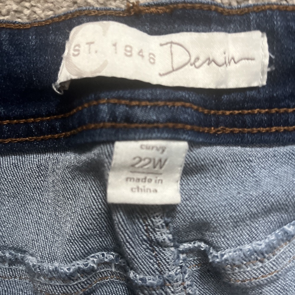 Cato 22W  EST 1946 Denim Curvy Jeans Capris  24" Inseam Medium Wash - Picture 7 of 13